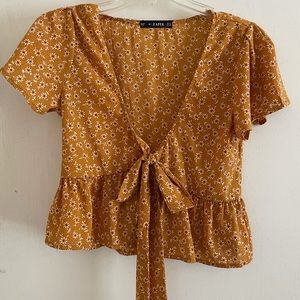 The cutest tie front summer top
